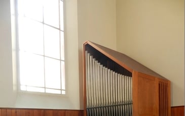 Un temple néo-gothique protestant, œuvre de l'architecte Félix Paumier
