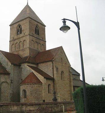 Une église au style sobre et à l'élégance des volumes