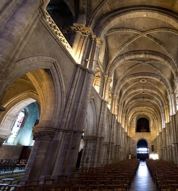 La basilique sculptée : récit d'un art sacré