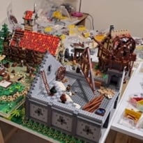 Découvrez le chantier médiéval… en LEGO® ! à la maison du projet de la basilique Saint-Maurice