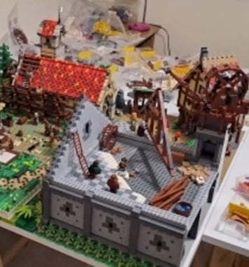 Découvrez le chantier médiéval… en LEGO® ! à la maison du projet de la basilique Saint-Maurice