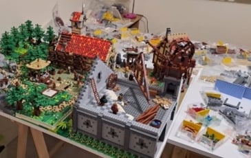 Découvrez le chantier médiéval… en LEGO® ! à la maison du projet de la basilique Saint-Maurice