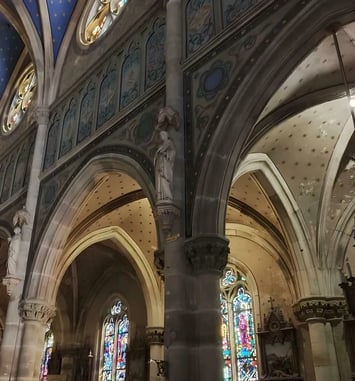 Découverte libre de l'une des premières basiliques édifiées dans le style néogothique