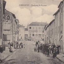 Arrêt sur image : une histoire en images et à ciel ouvert de la lutherie et de l'archèterie à Mirecourt