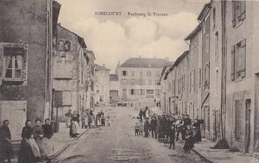Arrêt sur image : une histoire en images et à ciel ouvert de la lutherie et de l'archèterie à Mirecourt